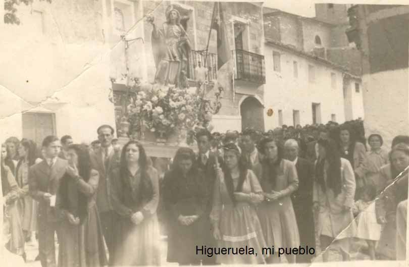 Año 1949 la procesión por la plaza